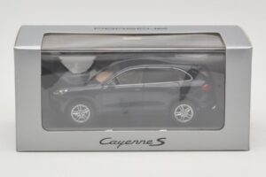 Porsche Cayenne 958 S Blue Metallic Minichamps 1:43 WAP0200060E Metall – Bild 4 von 4