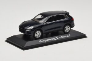 Porsche Cayenne 958 S Diesel Blue Metallic Minichamps 1:43 WAP0200080E Metall – Bild 2 von 4