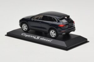 Porsche Cayenne 958 S Diesel Blue Metallic Minichamps 1:43 WAP0200080E Metall – Bild 3 von 4