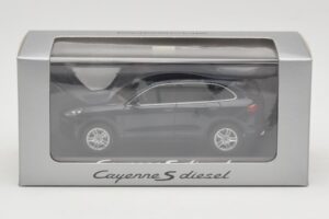 Porsche Cayenne 958 S Diesel Blue Metallic Minichamps 1:43 WAP0200080E Metall – Bild 4 von 4