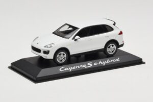 Porsche Cayenne 958 S e-Hybrid Weiss Minichamps 1:43 WAP0200040E Metall – Bild 2 von 4
