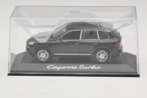 Porsche Cayenne Turbo Dark Green Metallic Minichamps 1:43 WAP02061117 Metall – Bild 4 von 5