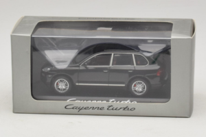Porsche Cayenne Turbo Dark Green Metallic Minichamps 1:43 WAP02061117 Metall – Bild 5 von 5