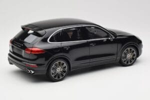 Porsche Cayenne Turbo S 958 Black Metallic Minichamps 1:18 110064000 Metall – Bild 3 von 8