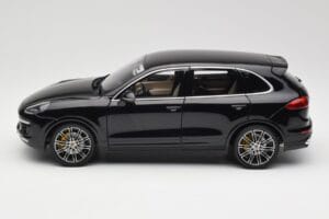 Porsche Cayenne Turbo S 958 Black Metallic Minichamps 1:18 110064000 Metall – Bild 4 von 8
