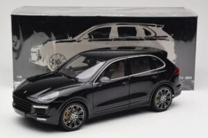 Porsche Cayenne Turbo S 958 Black Metallic Minichamps 1:18 110064000 Metall – Bild 8 von 8