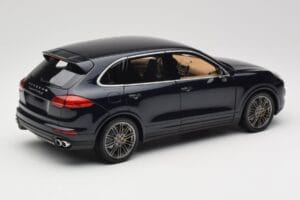 Porsche Cayenne Turbo S 958 Blue Metallic Minichamps 1:18 110064001 Metall – Bild 3 von 8
