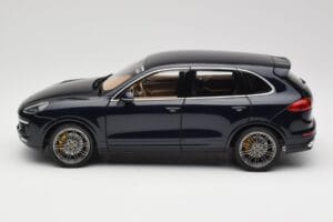 Porsche Cayenne Turbo S 958 Blue Metallic Minichamps 1:18 110064001 Metall – Bild 4 von 8