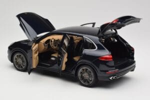 Porsche Cayenne Turbo S 958 Blue Metallic Minichamps 1:18 110064001 Metall – Bild 5 von 8