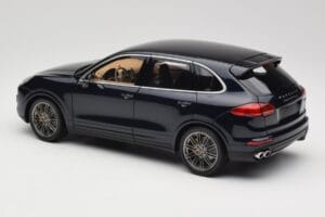Porsche Cayenne Turbo S 958 Blue Metallic Minichamps 1:18 110064001 Metall – Bild 7 von 8