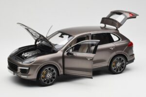 Porsche Cayenne E2 Turbo S Umbra Metallic Minichamps 1:18 WAP0213020F Metall – Bild 2 von 8