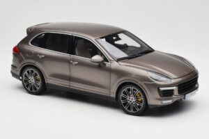 Porsche Cayenne E2 Turbo S Umbra Metallic Minichamps 1:18 WAP0213020F Metall – Bild 6 von 8