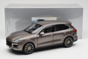 Porsche Cayenne E2 Turbo S Umbra Metallic Minichamps 1:18 WAP0213020F Metall – Bild 8 von 8