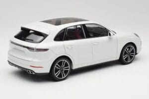Porsche Cayenne 9YA Turbo Weiss Metallic Minichamps 1:18 155042560 Metall – Bild 3 von 8