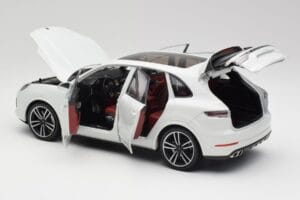 Porsche Cayenne 9YA Turbo Weiss Metallic Minichamps 1:18 155042560 Metall – Bild 5 von 8