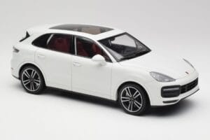 Porsche Cayenne 9YA Turbo Weiss Metallic Minichamps 1:18 155042560 Metall – Bild 6 von 8