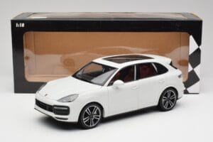 Porsche Cayenne 9YA Turbo Weiss Metallic Minichamps 1:18 155042560 Metall – Bild 8 von 8