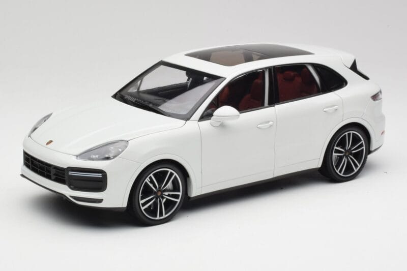 Porsche Cayenne 9YA Turbo Weiss Metallic Minichamps 1:18 155042560 Metall