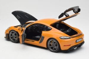Porsche Cayman GT4 RS 982 Weissach Package Bahama Yellow Norev 1:18 187252 Metall – Bild 5 von 8
