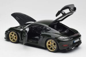 Porsche Cayman GT4 RS 982 Weissach Package Brewster Green Norev 1:18 187250 Metall – Bild 5 von 8