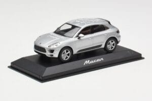 Porsche Macan 95B Silver Grey Metallic Prototyp Minichamps 1:43 WAP0201540E Metall – Bild 2 von 4