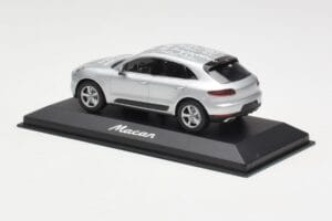 Porsche Macan 95B Silver Grey Metallic Prototyp Minichamps 1:43 WAP0201540E Metall – Bild 3 von 4