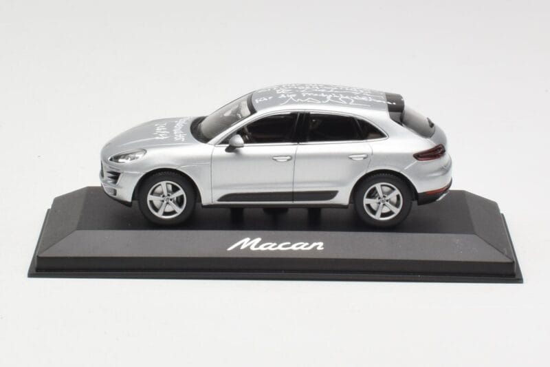 Porsche Macan 95B Silver Grey Metallic Prototyp Minichamps 1:43 Porsche Macan 95B Silver Grey Metallic Prototyp Minichamps 1:43 WAP0201540E Metall