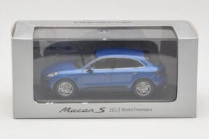 Porsche Macan 95B S Blau World Premiere Minichamps 1:43 WAP0201550E Metall – Bild 4 von 4