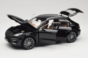 Porsche Macan Turbo 95B Black Metallic Minichamps 1:18 110062502 Metall – Bild 2 von 8
