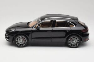 Porsche Macan Turbo 95B Black Metallic Minichamps 1:18 110062502 Metall – Bild 4 von 8