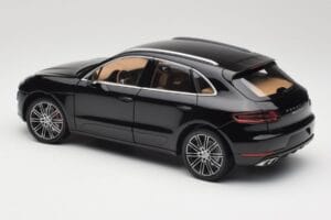 Porsche Macan Turbo 95B Black Metallic Minichamps 1:18 110062502 Metall – Bild 7 von 8