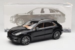 Porsche Macan Turbo 95B Black Metallic Minichamps 1:18 110062502 Metall – Bild 8 von 8