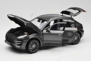 Porsche Macan Turbo 95B Grey Metallic Minichamps 1:18 110062501 Metall – Bild 2 von 8