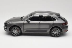 Porsche Macan Turbo 95B Grey Metallic Minichamps 1:18 110062501 Metall – Bild 4 von 8