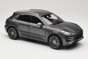 Porsche Macan Turbo 95B Grey Metallic Minichamps 1:18 110062501 Metall – Bild 6 von 8