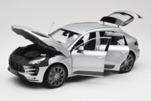 Porsche Macan Turbo 95B Silber Minichamps 1:18 110062504 Metall – Bild 2 von 8