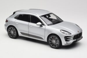Porsche Macan Turbo 95B Silber Minichamps 1:18 110062504 Metall – Bild 6 von 8
