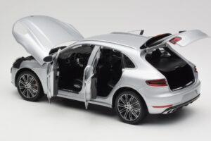 Porsche Macan Turbo 95B Silber Minichamps 1:18 110062504 Metall – Bild 7 von 8