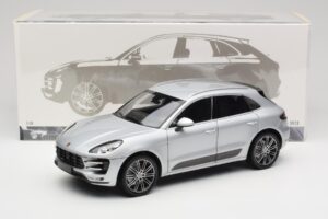 Porsche Macan Turbo 95B Silber Minichamps 1:18 110062504 Metall – Bild 8 von 8