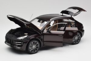 Porsche Macan 95B Turbo Mahagoni Metallic Minichamps 1:18 110062500 Metall – Bild 2 von 8