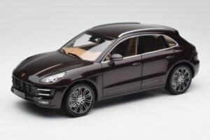Porsche Macan 95B Turbo Mahagoni Metallic Minichamps 1:18 110062500 Metall