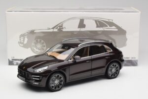 Porsche Macan 95B Turbo Mahagoni Metallic Minichamps 1:18 110062500 Metall – Bild 8 von 8