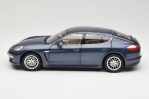 Porsche Panamera 970 S Blau Minichamps 1:18 WAP02100119 Metall – Bild 4 von 8