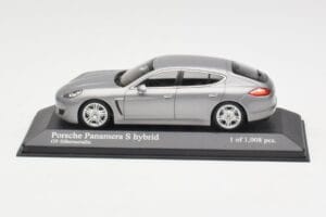 Porsche Panamera 970 S Hybrid Silber Minichamps 1:43 400068250 Metall