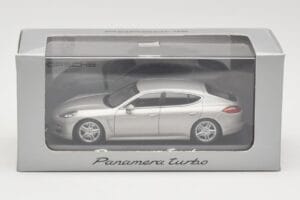 Porsche Panamera 970 Turbo Beige Minichamps 1:43 WAP0200519 Metall – Bild 4 von 4
