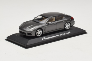 Porsche Panamera 970 Diesel Grey Metallic Minichamps 1:43 WAP0202300E Metall – Bild 2 von 4