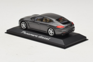 Porsche Panamera 970 Diesel Grey Metallic Minichamps 1:43 WAP0202300E Metall – Bild 3 von 4