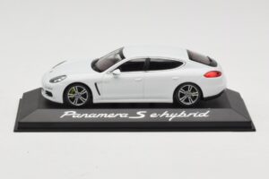 Porsche Panamera 970 S e-Hybrid Weiss Minichamps 1:43 WAP0207200E Metall