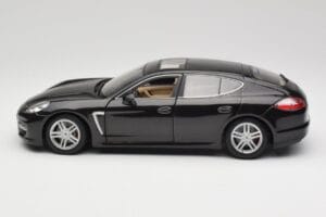 Porsche Panamera Turbo 970 Schwarz Maisto 1:18 36197 Metall – Bild 4 von 8