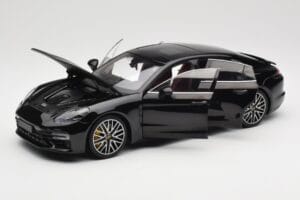 Porsche Panamera 971 Turbo S Schwarz Metallic Minichamps 1:18 113061076 Metall – Bild 2 von 8